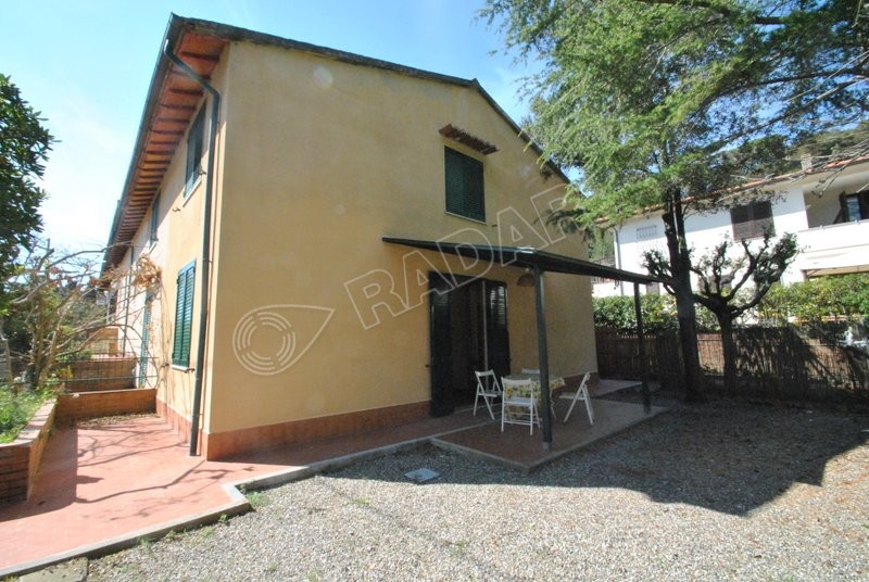 Castiglioncello  detached house with big garden and 2 bathrooms, 600 mt from the sea
