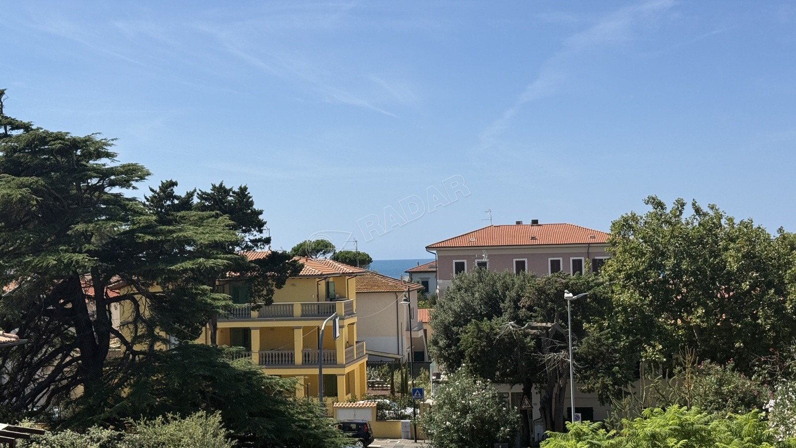 Castiglioncello Appartamento con balcone e doppi servizi a 150 metri dal mare