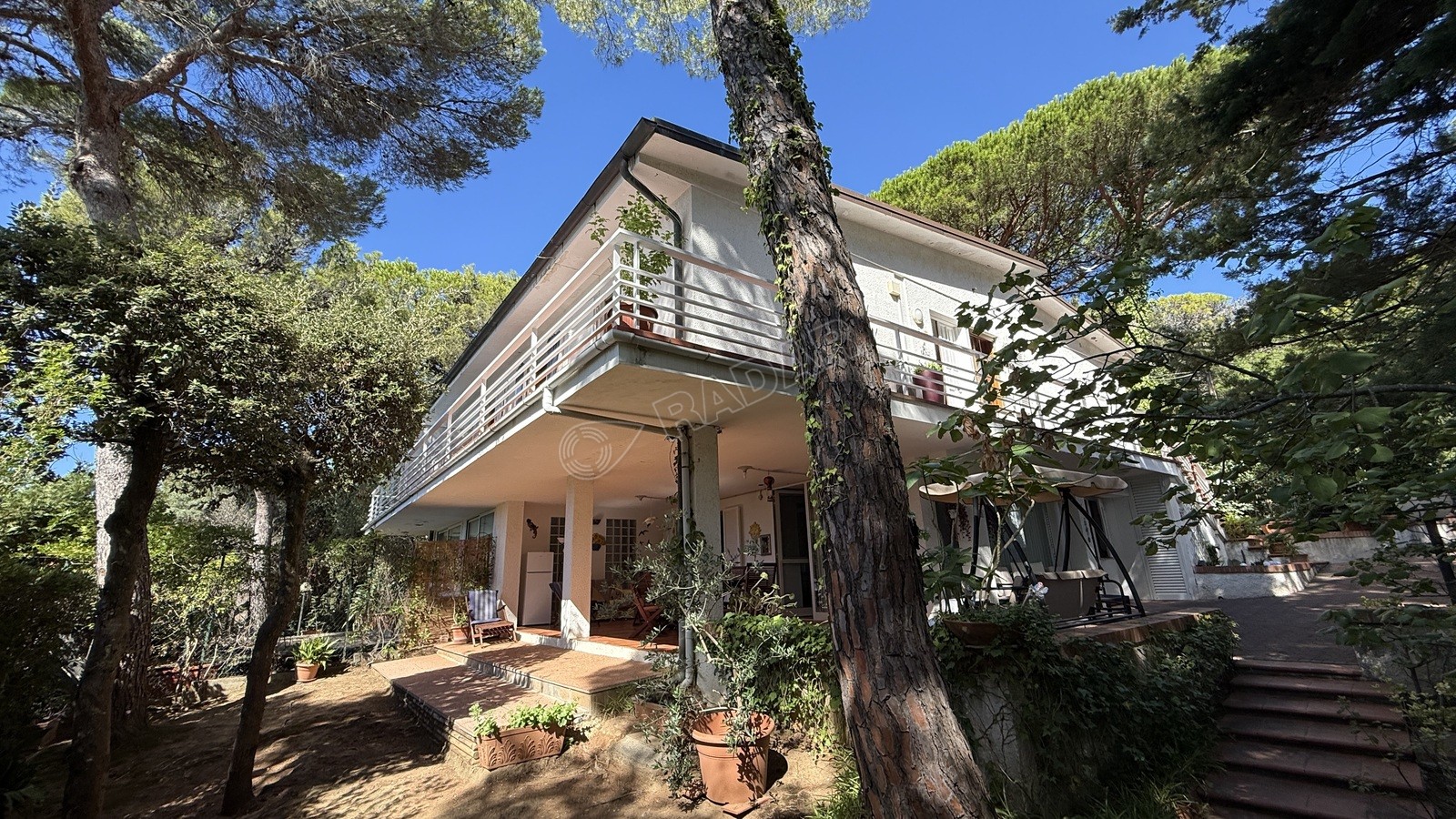 Quercianella Villetta indipendente con vista mare e ampio giardino