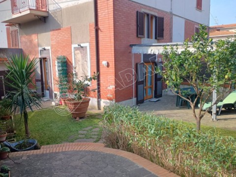 apartment with garden - 600mt from the sea