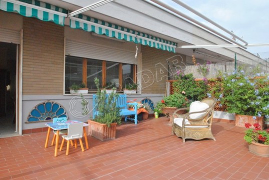 Large penthouse with terrace of approx. 80