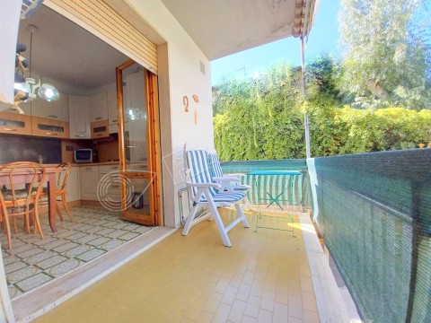 with terrace, 2 bathrooms and garage 100 meters from the sea